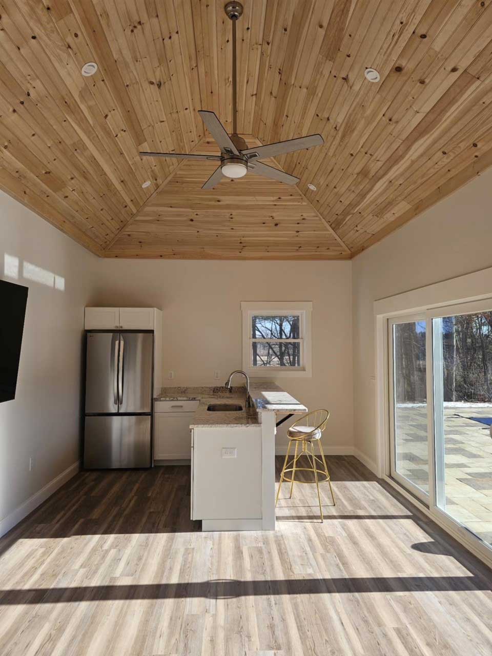Kitchen next to the pool
