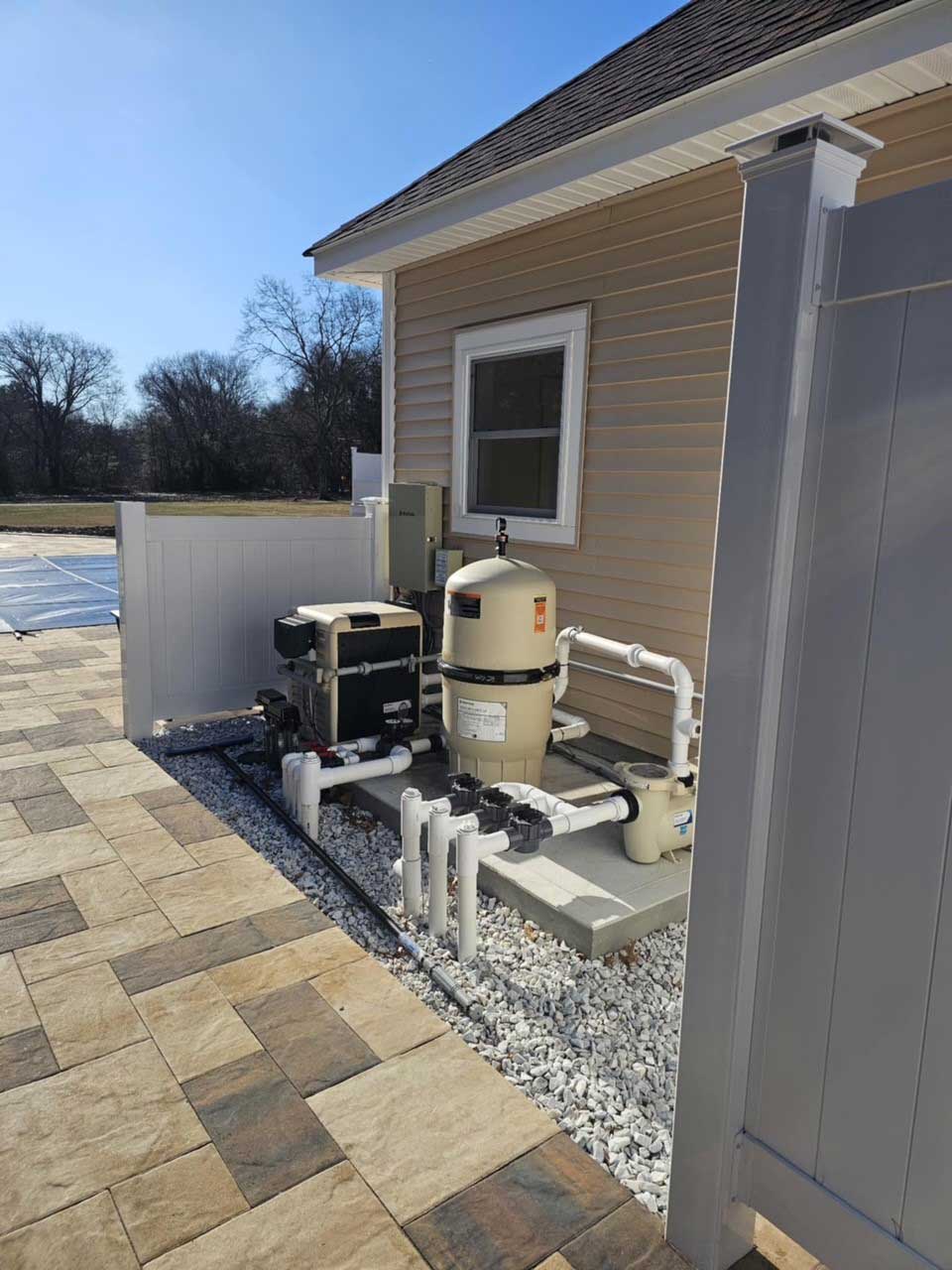Kitchen next to the pool
