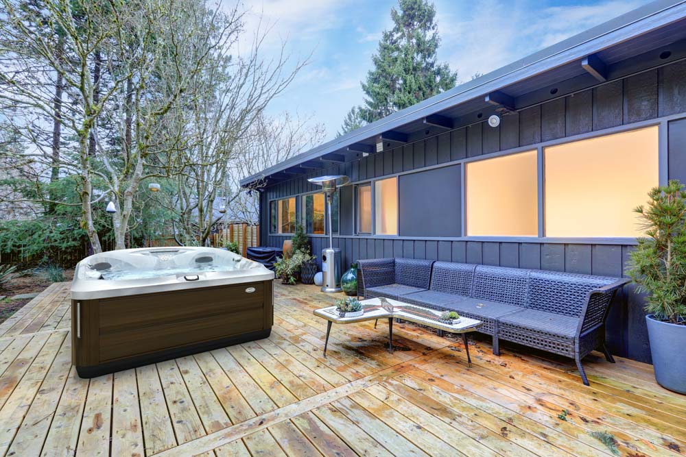 Hot tub in backyard during fall